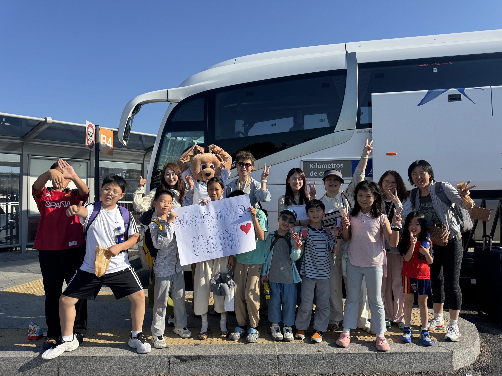 Families and Dreamers welcomed to Madrid with Baba Bear